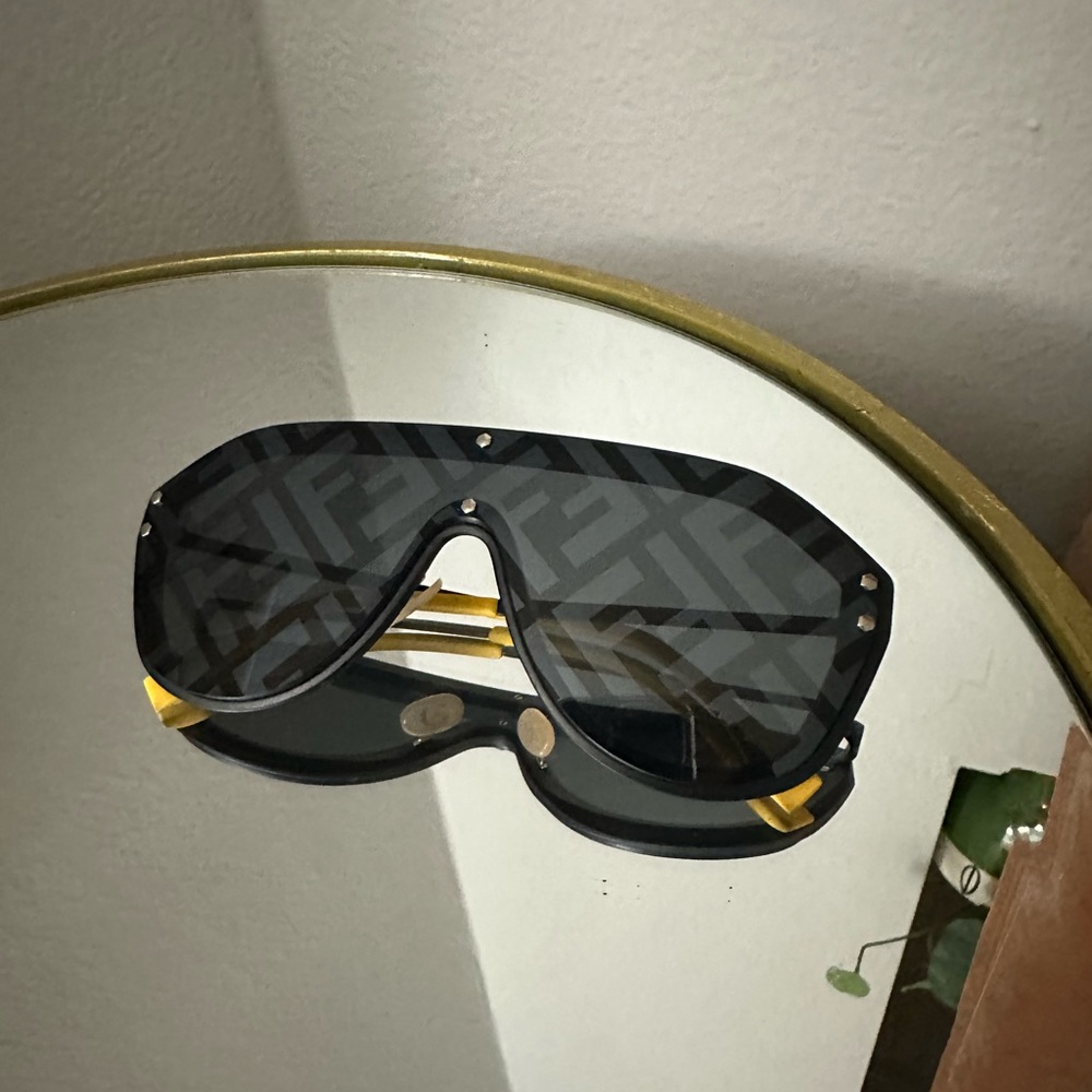 Fendi logo sunglasses
